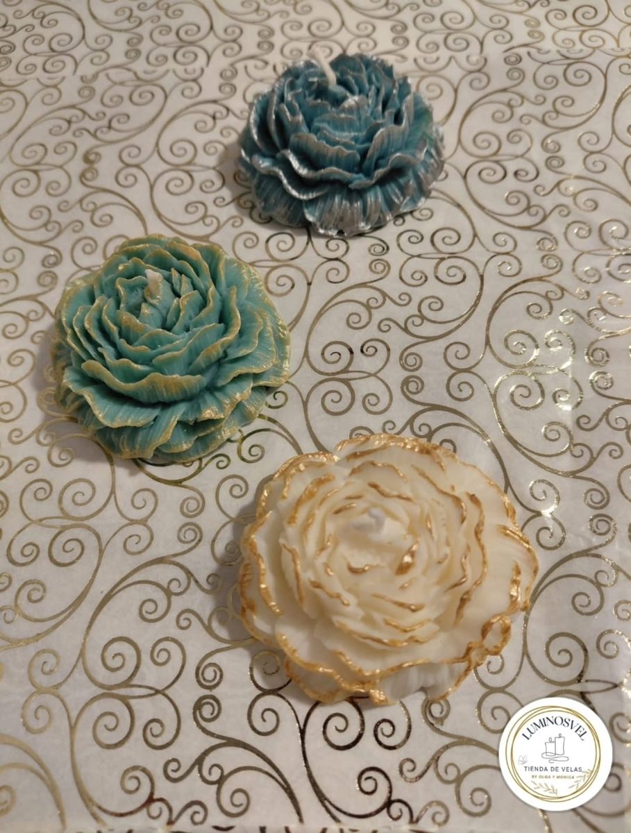Tres peonías de cera en turquesa, azul y crema